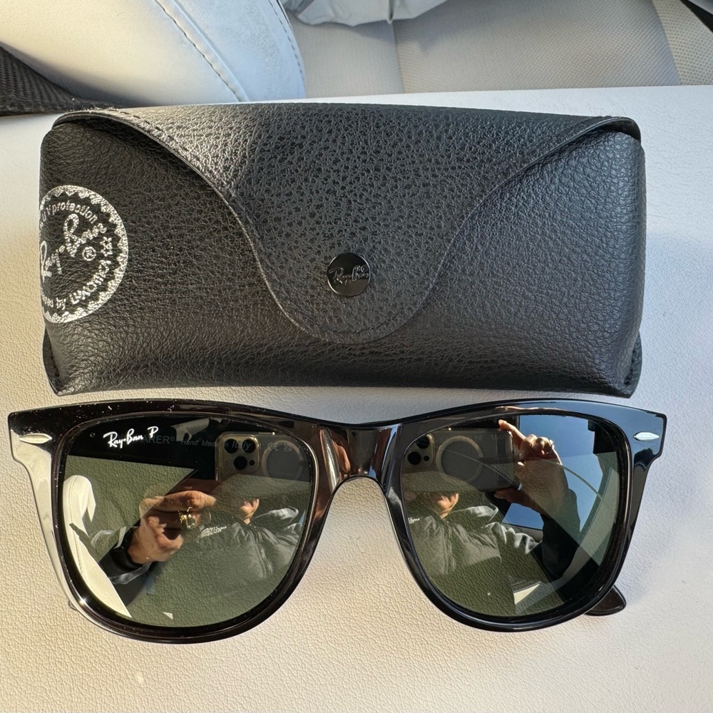 Authentic Ray-Ban Wayfarer Polarized Black Sunglasses with Case